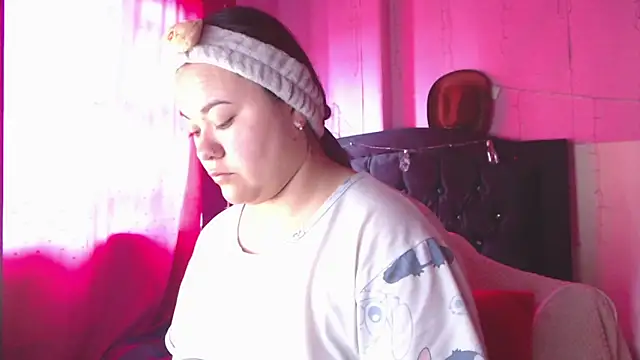 NikkiRous  online show from 2, 5, 2026