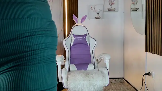 mia 099 online show from 26, 11, 2025