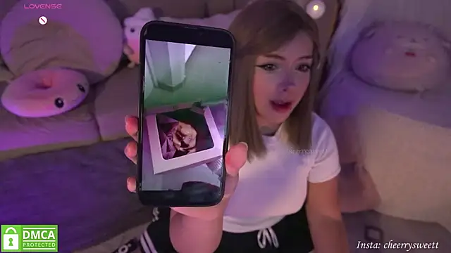 Cheerrysweett online show from 6, 11, 2025