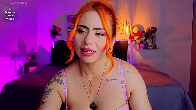 Snapshot of Dulce_charlottee chatting on 27, 10, 2025 Dulce charlottee online show from 27, 10, 2025