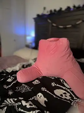 Snapshot of BrattyBae_xo chatting on 31, 10, 2025 BrattyBae xo online show from 31, 10, 2025