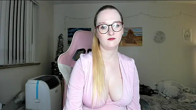 Snapshot of AudreyMadisonX chatting on 9, 1, 2025 AudreyMadisonX online show from 9, 1, 2025