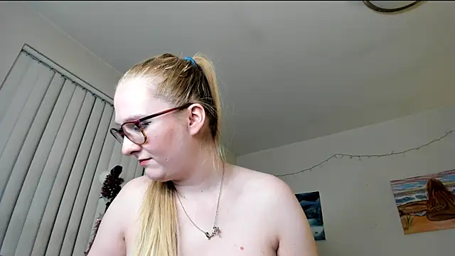 Snapshot of AudreyMadisonX chatting on 4, 2, 2025 AudreyMadisonX online show from 4, 2, 2025