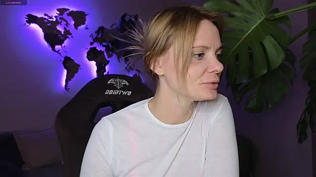 Snapshot of Sam_Klaus chatting on 12, 10, 2025 Sam Klaus online show from 12, 10, 2025