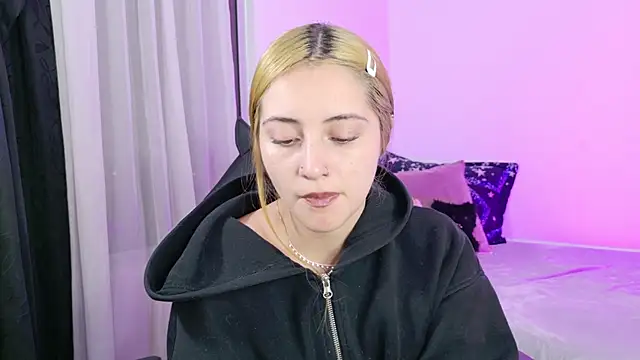 Snapshot of annie_mora chatting on 13, 5, 2026 annie mora online show from 13, 5, 2026