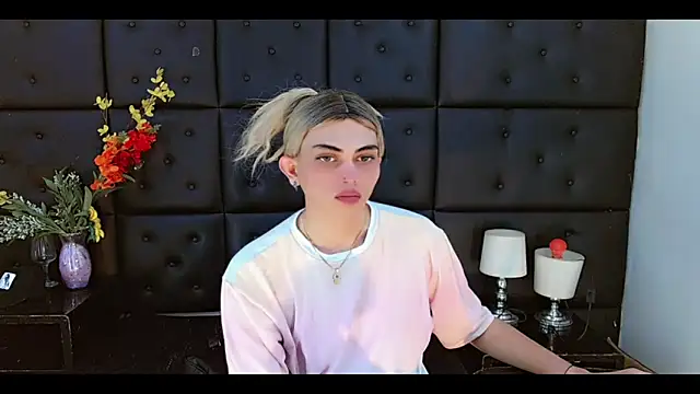 Daniela Pink  online show from 6, 3, 2026