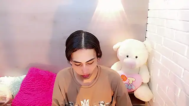 Daniela Pink  online show from 9, 10, 2025