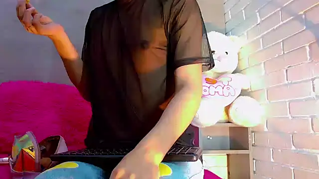 Daniela Pink  online show from 8, 10, 2025