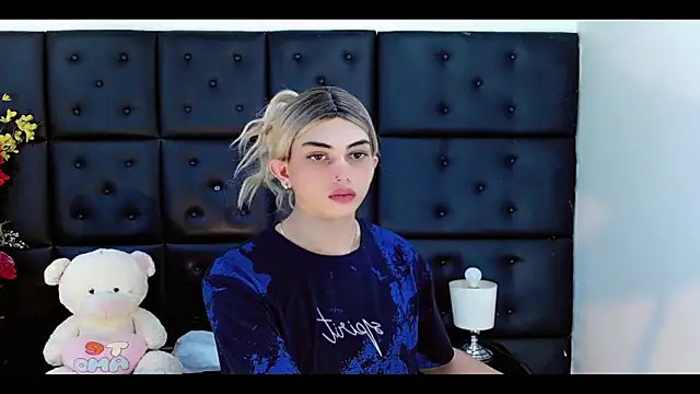 Daniela Pink  online show from 14, 2, 2026