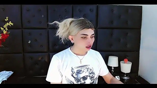 Daniela Pink  online show from 4, 3, 2026