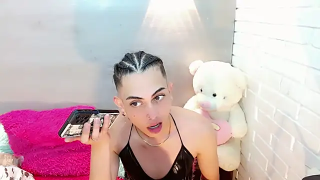 Daniela Pink  online show from 21, 11, 2025