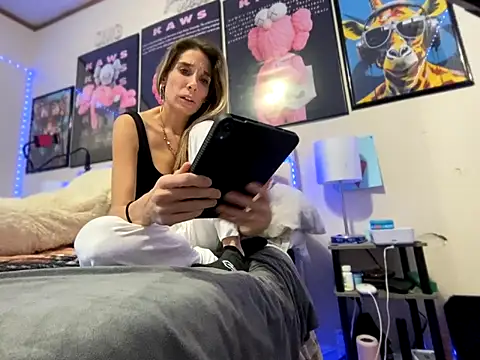 SarahStarr2020 online show from 3, 12, 2024