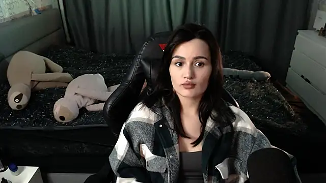 Snapshot of KiraYammy chatting on 16, 11, 2025 KiraYammy online show from 16, 11, 2025