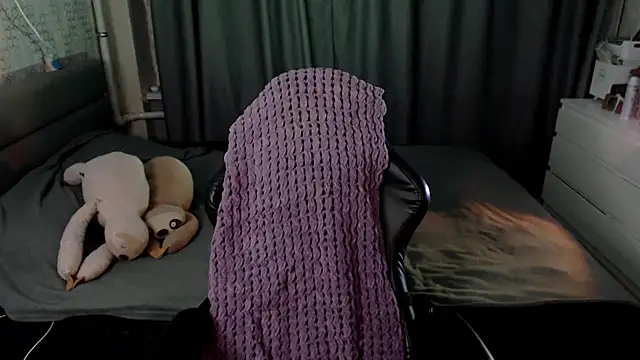 Snapshot of KiraYammy chatting on 24, 11, 2025 KiraYammy online show from 24, 11, 2025