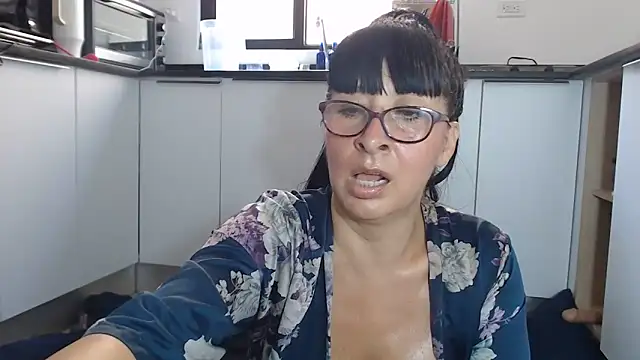 Snapshot of HellenLatin chatting on 7, 6, 2026 HellenLatin online show from 7, 6, 2026