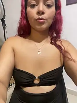 Snapshot of redgirlofficial chatting on 13, 5, 2026 redgirlofficial online show from 13, 5, 2026