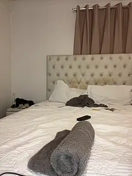 Gifttheskimaskboy online show from 11, 4, 2026