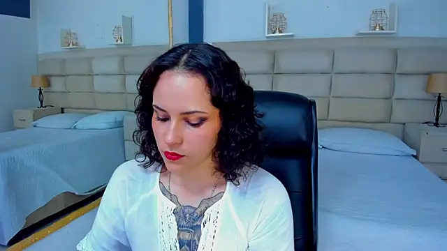 AnnyThompson  online show from 10, 11, 2025