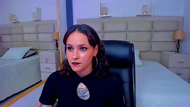 AnnyThompson  online show from 7, 11, 2025