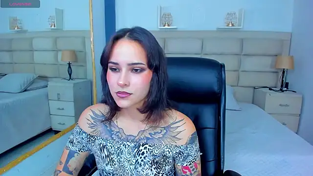 Snapshot of AnnyThompson_ chatting on 4, 10, 2025 AnnyThompson online show from 4, 10, 2025