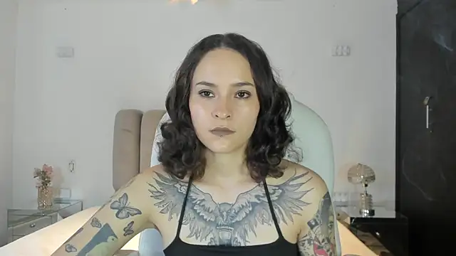 AnnyThompson  online show from 16, 2, 2026