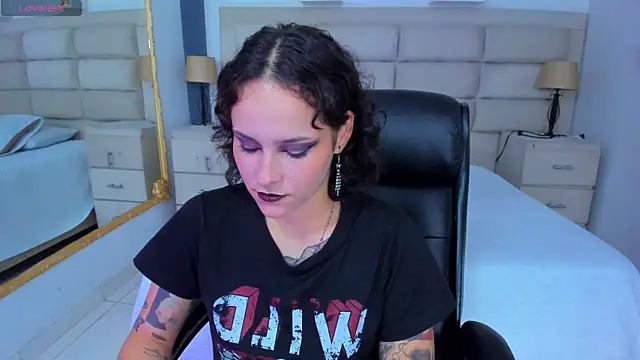 AnnyThompson  online show from 12, 10, 2025