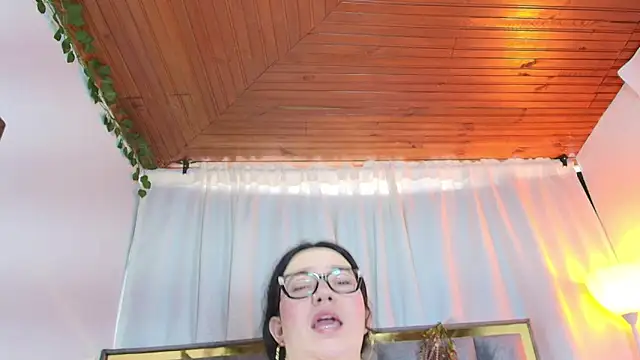 Zoe Curvy online show from 16, 2, 2026