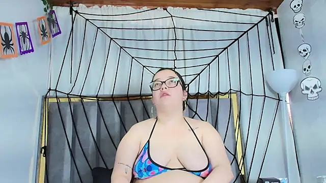 Zoe Curvy online show from 8, 10, 2025