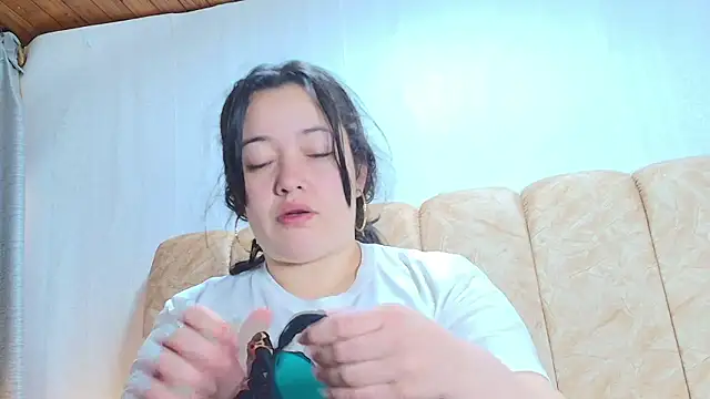 Zoe Curvy online show from 12, 1, 2026