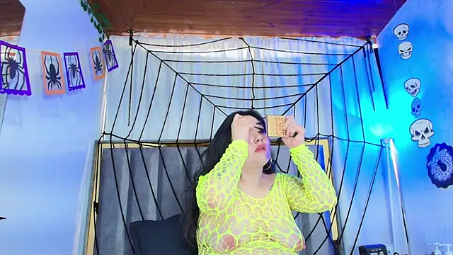 Zoe Curvy online show from 10, 10, 2025