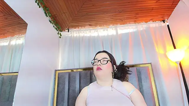 Zoe Curvy online show from 5, 2, 2026