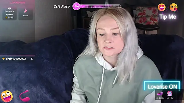 Snapshot of laurynrox chatting on 14, 11, 2025 laurynrox online show from 14, 11, 2025