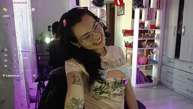 Snapshot of lauvelez__ chatting on 7, 1, 2026 lauvelez online show from 7, 1, 2026