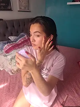 Snapshot of lauvelez__ chatting on 4, 2, 2026 lauvelez online show from 4, 2, 2026