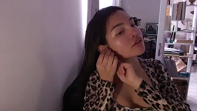 Snapshot of lauvelez__ chatting on 10, 11, 2025 lauvelez online show from 10, 11, 2025