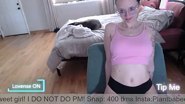 Snapshot of Plantbabeee chatting on 8, 5, 2026 Plantbabeee online show from 8, 5, 2026