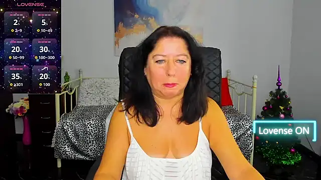 Julia Dean online show from 14, 12, 2025