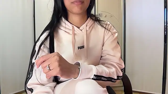 Snapshot of Dulce_latingirl chatting on 13, 11, 2025 Dulce latingirl online show from 13, 11, 2025