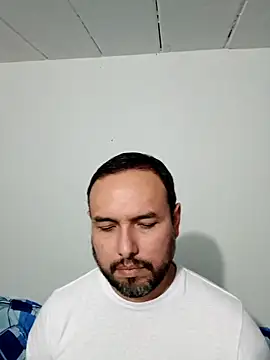 Snapshot of ElSunEagle chatting on 11, 10, 2025 ElSunEagle online show from 11, 10, 2025