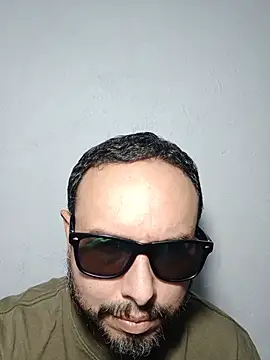 Snapshot of ElSunEagle chatting on 4, 8, 2026 ElSunEagle online show from 4, 8, 2026