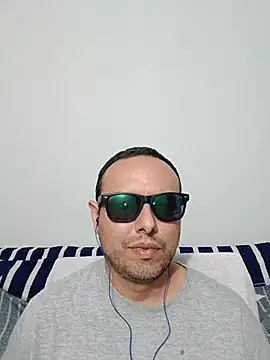 Snapshot of ElSunEagle chatting on 4, 7, 2026 ElSunEagle online show from 4, 7, 2026
