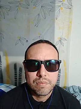 Snapshot of ElSunEagle chatting on 9, 7, 2026 ElSunEagle online show from 9, 7, 2026