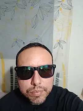Snapshot of ElSunEagle chatting on 11, 7, 2026 ElSunEagle online show from 11, 7, 2026