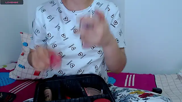 sofi-rojas1 online show from 11, 1, 2026