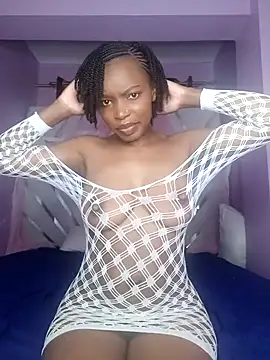 Snapshot of Pretty-queen123 chatting on 9, 10, 2025 Pretty-queen123 online show from 9, 10, 2025