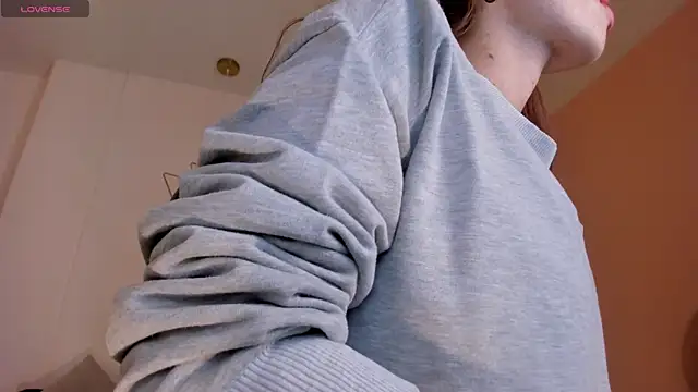 Snapshot of CorinneRusso chatting on 10, 7, 2026 CorinneRusso online show from 10, 7, 2026