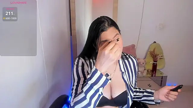 hellensexy online show from 1, 3, 2026