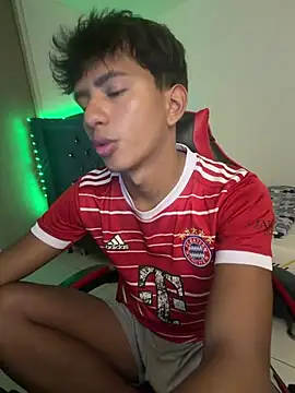 Leonarrrd 01 online show from 9, 3, 2026