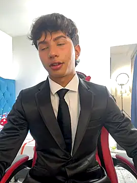 Leonarrrd 01 online show from 5, 11, 2025