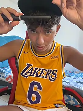 Leonarrrd 01 online show from 18, 12, 2025